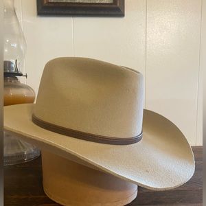 Stetson Seneca 4X felt cowboy hat, size 7 3/8, leather hat band